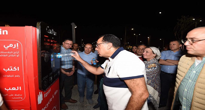 بالصور ..رئيس الوزراء يتفقد مشروع الممشى السياحي “ممشى السلام”بشرم الشيخ