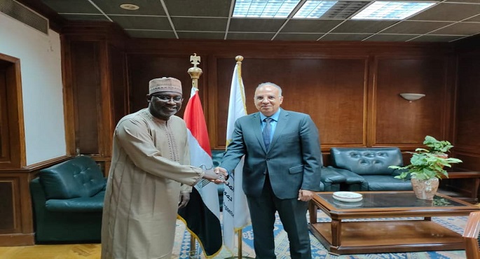 بالصور.. وزير الرى يبحث مع وزير المياه النيجيرى التعاون بين البلدين