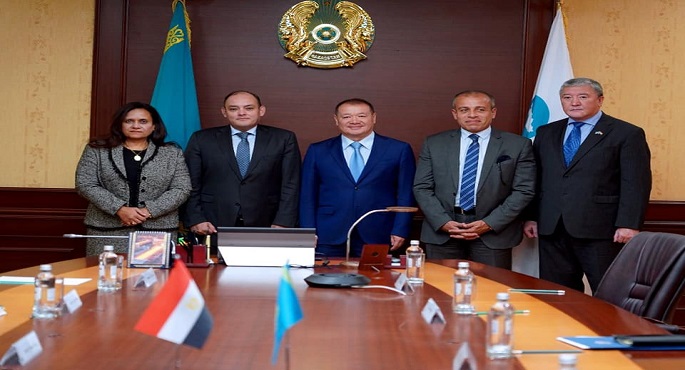 بالصور.. وزير الصناعة يلتقي نظيره الكازاخي لبحث تعزيز أطر التعاون الصناعي المشترك بين البلدين