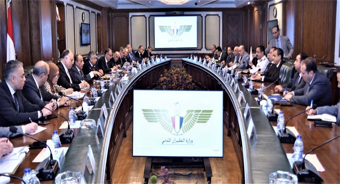 وزير الطيران يوجه بتقديم كافة التيسيرات وجودة الخدمات للمسافرين مع الالتزام بتطبيق المعايير الدولية للأمن والسلامة