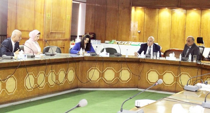 بالصور.. وزير قطاع الأعمال العام: ضرورة الالتزام بتوقيتات تنفيذ مشروع التطوير الشامل لقطاع الغزل والنسيج