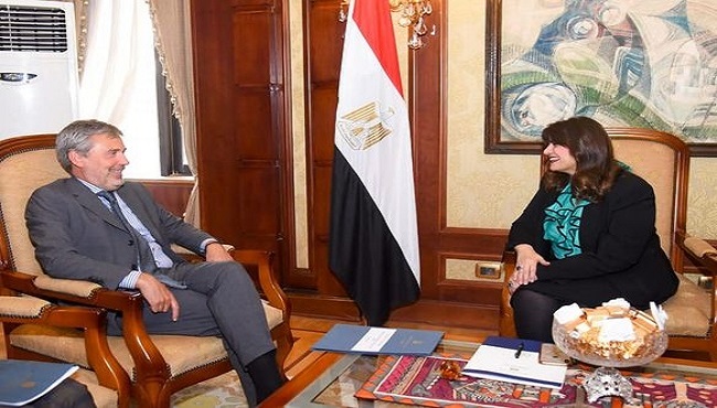 بالصور.. وزيرة الهجرة تستقبل السفير الإيطالي لدى مصر لبحث سبل تعزيز التعاون في الملفات المشتركة
