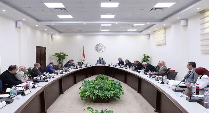 بالصور .. وزير التعليم العالي: يرأس اجتماع مجلس شئون المعاهد العالية الخاصة