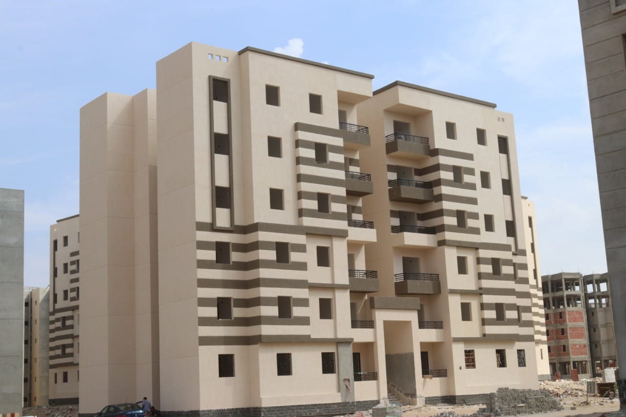 وزير الإسكان: إجراء قرعتين لتسكين المواطنين الذين تم توفيق أوضاعهم بالعبور الجديدة يومى 22 و23 أبريل