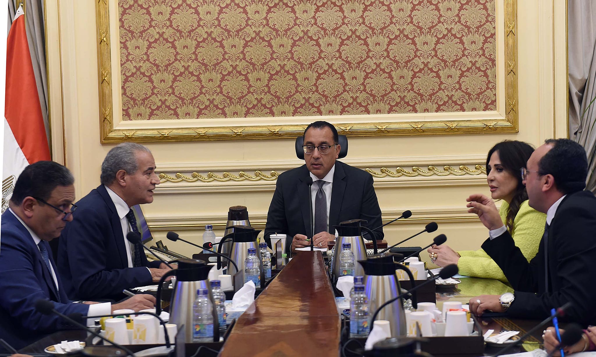 مدبولي يتابع مع وزير التموين موقف احتياطيات السلع الأساسية بالأسواق