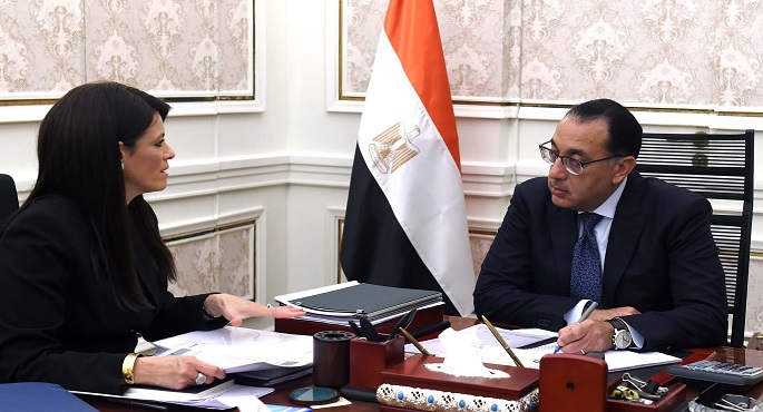 رئيس الوزراء يبحث مع رانيا المشاط نتائج لقاءاتها ومبادرات “التعاون الدولي” خلال قمة المناخ