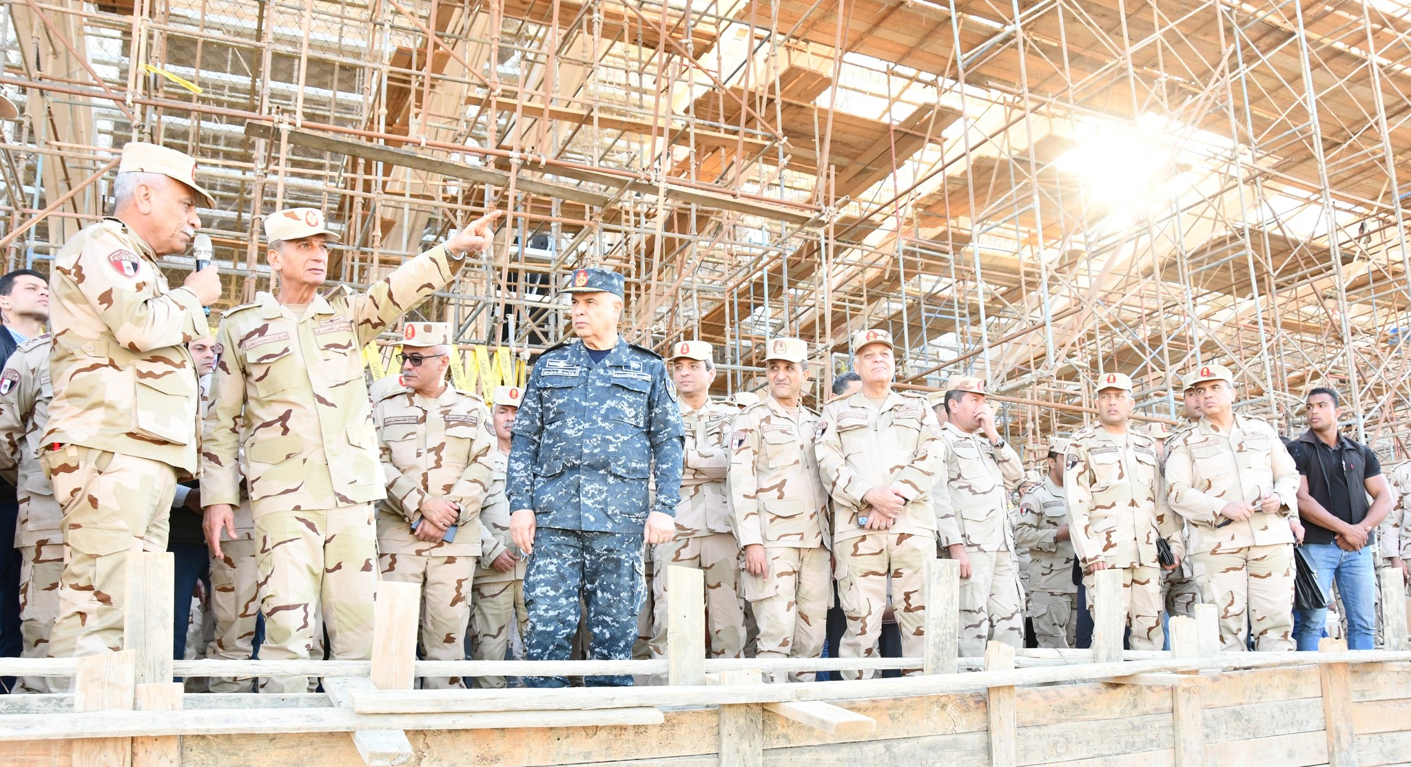 بالصور.. وزير الدفاع يتفقد مقر القيادة الإستراتيجية