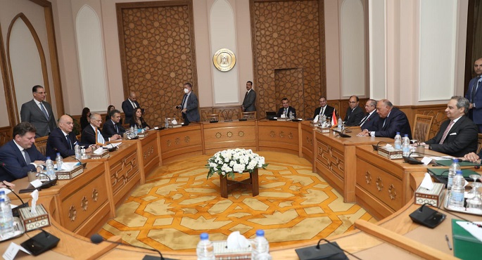 بالصور.. شكري يبحث مع نظيره اليوناني سبل تعزيز العلاقات الثنائية بين البلدين