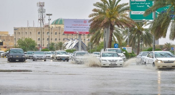 وسائل إعلام سعودية: تعليق الدراسة وإغلاق الطرق إلى مكة بسبب عاصفة وأمطار غزيرة