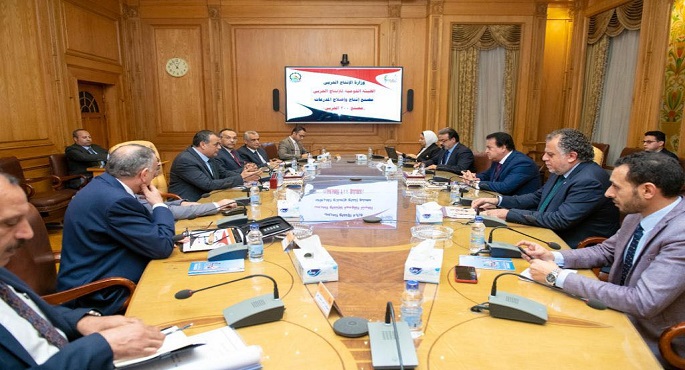 بالصور.. وزيرا الإنتاج الحربي والصحة يبحثان التعاون في مجال تجهيز سيارات الإسعاف و تصنيع مستشفى ميداني