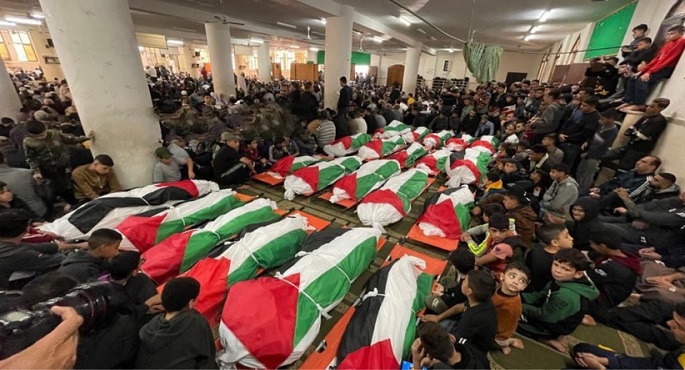 تشييع جثامين ضحايا مُخيم “جباليا”.. ومساجد فلسطين تقيم صلاة الغائب على أرواحهم