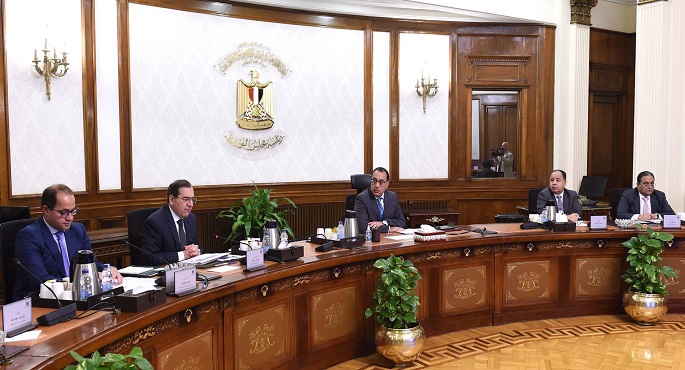 بالصور..مدبولي يتابع مع وزيري البترول والمالية إجراءات توفيرالتمويل اللازم لاستيراد المنتجات البترولية