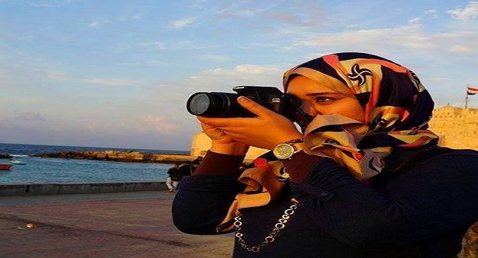 تتويج فيلم”امرأة تطل من النافذة” بالجائزة الفضية في الملتقى الدولي للأفلام الوثائقية بالجزائر