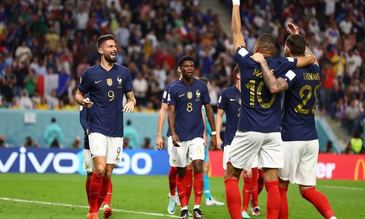 منتخب فرنسا يستهل رحلة الدفاع عن لقبه في كأس العالم بالفوز برباعية على أستراليا
