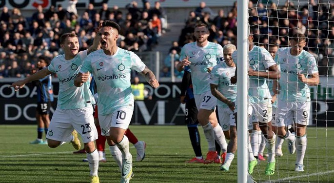 إنتر يتخطى أتالانتا ويقتحم المربع الذهبي في الدوري الإيطالي