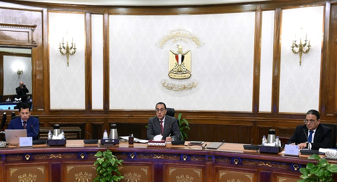 رئيس الوزراء يتابع الموقف التنفيذي لمشروعات وزارة الشباب والرياضة