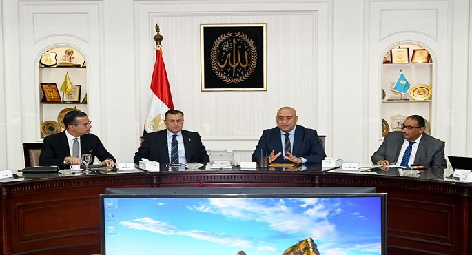 بالصور.. وزيرا الإسكان والسياحة يناقشان سبل التعاون المشترك بين الوزارتين فى تنفيذ الاستراتيجية الوطنية لتنمية السياحة