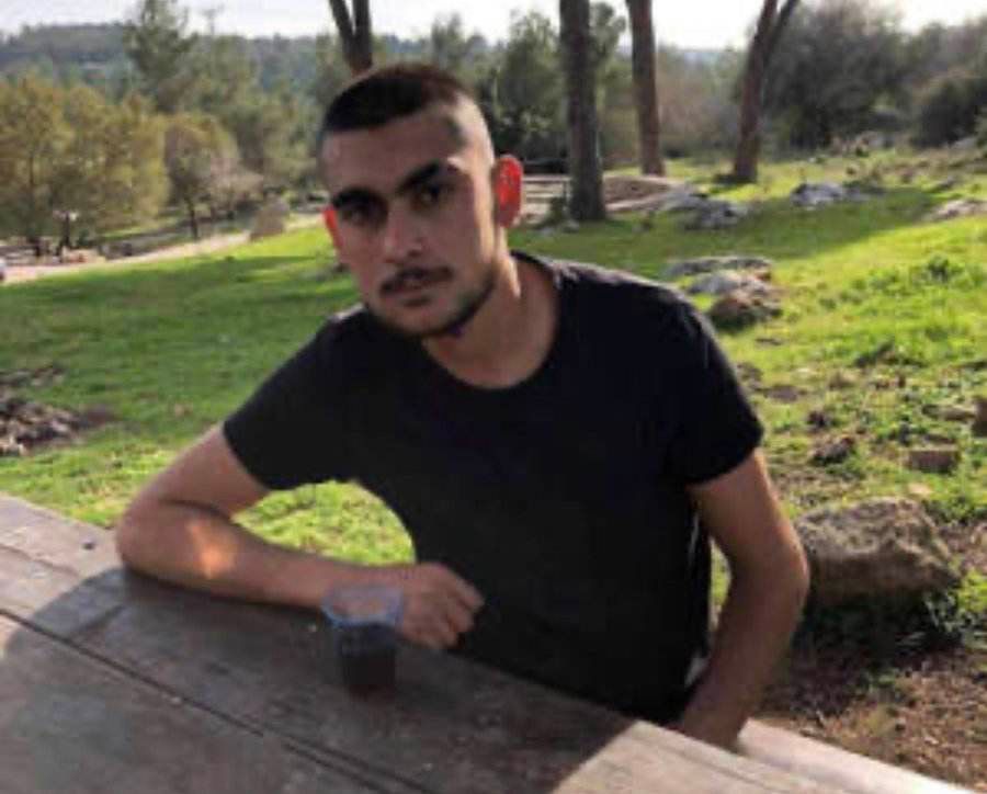 فلسطينيون يسلمون جثمان جندي إسرائيلي للاحتلال بعد وساطات