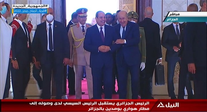 الرئيسي الجزائري يستقبل الرئيس السيسي لدى وصوله إلى مطار هواري بومدين بالجزائر
