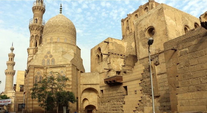 “السياحة والآثار”: رفع كفاءة الخدمات السياحية بمنطقة آثار الدرب الأحمر