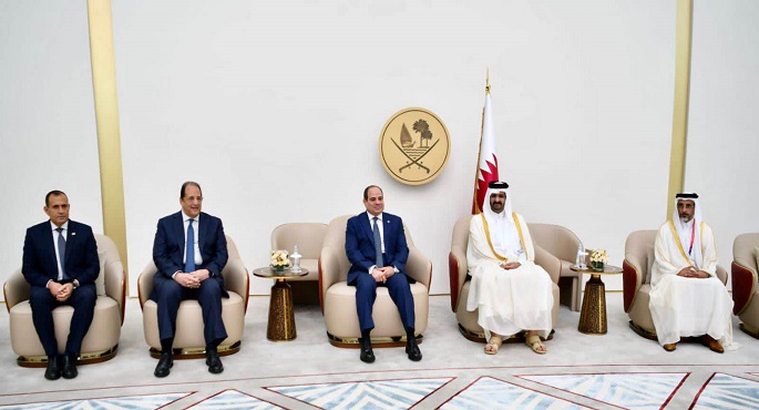 بالفيديو والصور .. نائب أمير دولة قطر يستقبل الرئيس السيسي في الدوحة