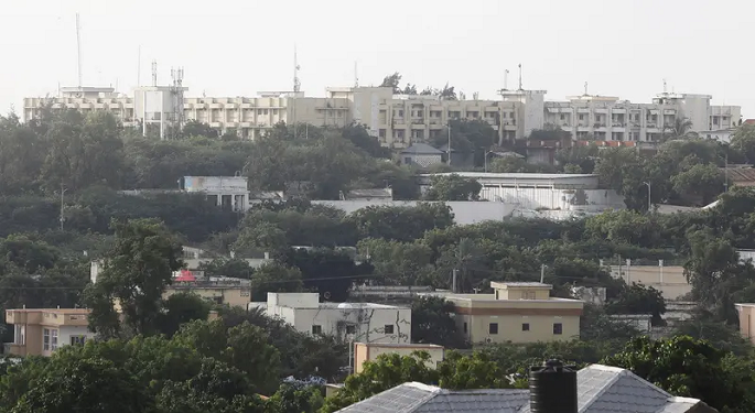 الشرطة الصومالية تعلن مقتل 8 مدنيين و6 مسلحين وإنهاء حصار فندق بالعاصمة مقديشو