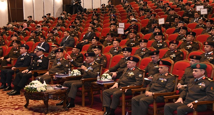 وزير الدفاع يشهد مناقشة البحث الرئيسى لإدارة الشئون المعنوية للقوات المسلحة