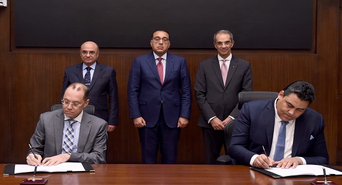 بالصور .. رئيس الوزراء يشهد مراسم توقيع بروتوكول تعاون لتقديم خدمات الشهر العقاري والتوثيق من خلال مقار الشركة المصرية للاتصالات