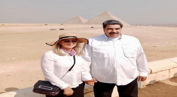بالصور.. جولة لرئيس فنزويلا وأسرته بمنطقة الأهرامات والمتحف المصري