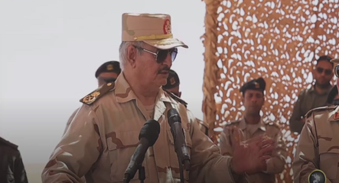 خليفة حفتر : الجيش الليبي لن يخضع لأي قيادة ” غير منتخبة “