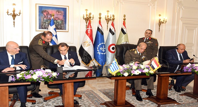 يالفيديو .. وزير الدفاع والإنتاج الحربي يوقع مذكرة تفاهم مع نظيره اليوناني في مجال البحث والإنقاذ