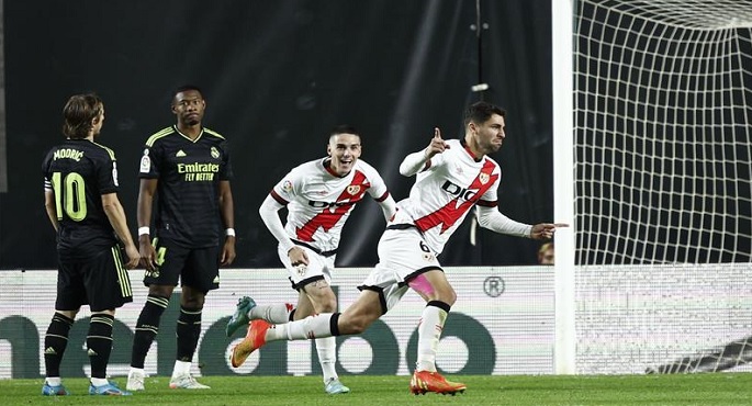 رايو فاليكانو يهزم ريال مدريد 3-2 بالدوري الإسباني
