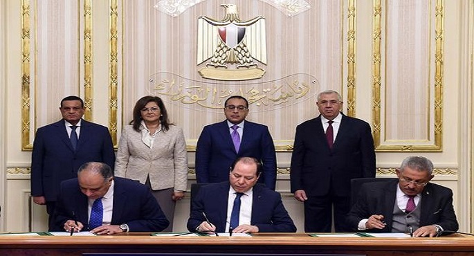 بالصور .. رئيس الوزراء يشهد توقيع عقدي اتفاق بين وزارات التنمية المحلية والزراعة والدولة للإنتاج الحربي لتوريد 5 ملايين شجرة لزراعتها بالمحافظات