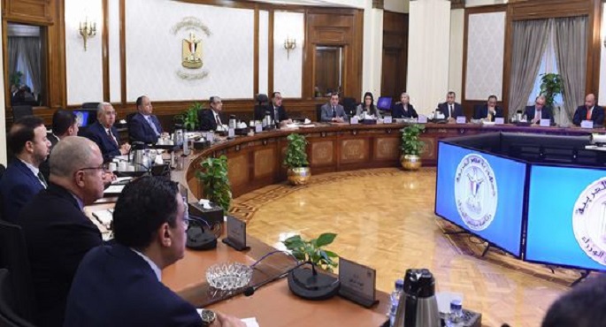 بالصور.. رئيس مجلس الوزراء يترأس مساء اليوم، الاجتماع الأول للجنة الوزارية للإنتاج