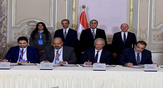 بالصور.. رئيس الوزراء يشهد توقيع عدد من الاتفاقيات والتعاقدات فى مجال صناعة التعهيد ومراكز تصدير الخدمات