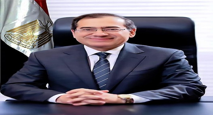 الملا يؤكد مواصلة تنفيذ برامج التحول الرقمي في قطاع البترول والغاز