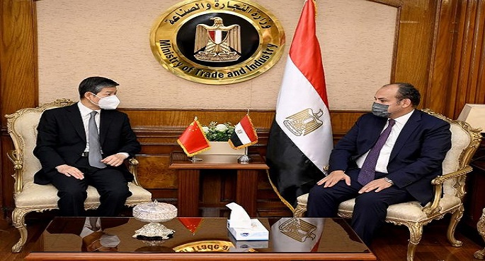 وزير التجارة والصناعة يبحث مع سفير الصين بالقاهرة سبل تعزيز التعاون
