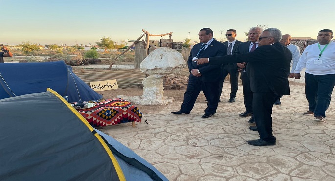 بالصور..وزير التنمية المحلية يتفقد جناح الوادي الجديد بالمنطقة الخضراء بشرم الشيخ