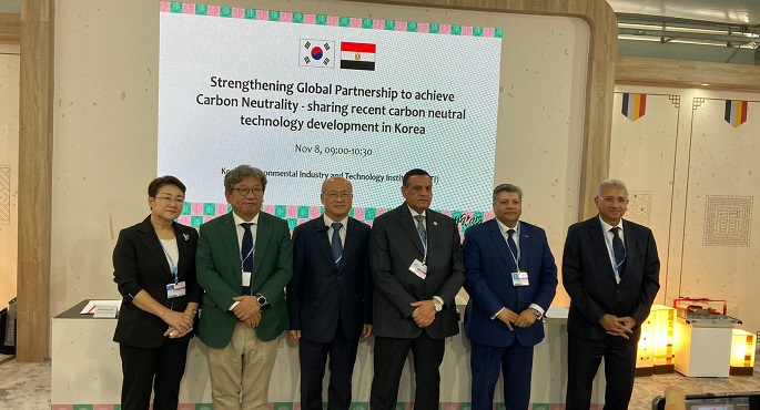 وزير التنمية المحلية يشارك في ندوة حول التقنيات والسياسات البيئية بجناح كوريا الجنوبية
