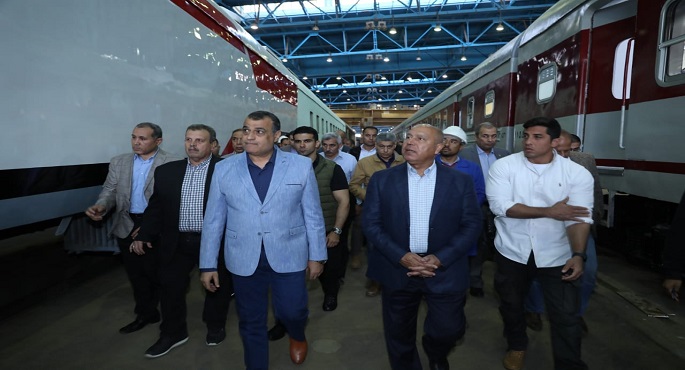 بالصور.. وزيرا النقل والدولة للإنتاج الحربي يتفقدان ورش كوم أبو راضي للعمرات المختلفة لعربات السكك الحديدية