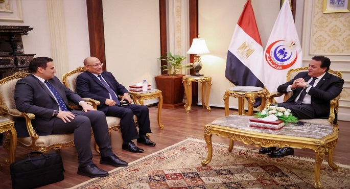 وزير الصحة يبحث مع رئيس قطاع الرعاية الصحية بمجموعة القمرا القطرية سبل التعاون وفرص الاستثمار بالمنظومة الصحية