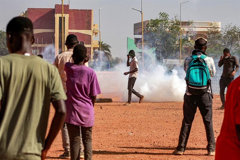 احتجاجات سودانية في ذكرى الإطاحة بالبشير