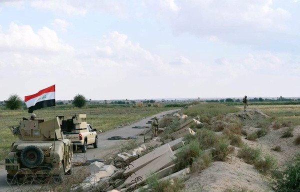 العراق يأمر بتأمين الشريط الحدودي مع سوريا وإيران