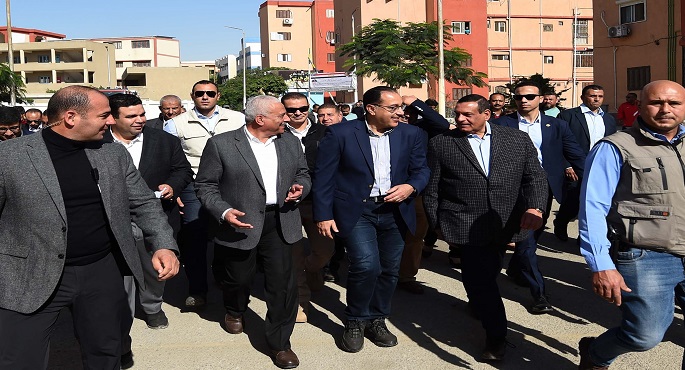 بالصور .. رئيس الوزراء يتابع مشروعات منطقة مساكن اللوكس والغريب بالسويس