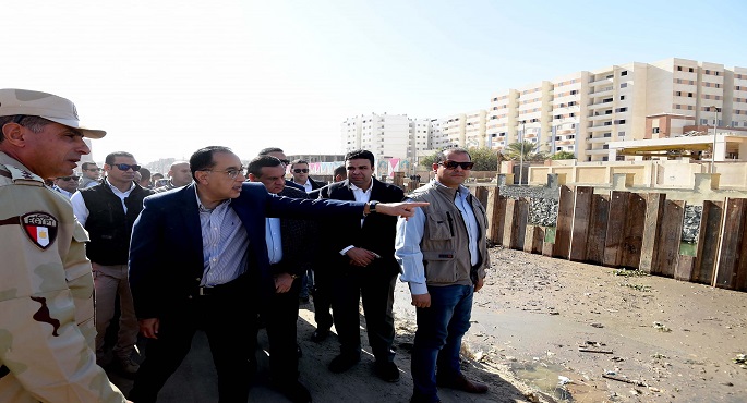 بالصور .. رئيس الوزراء يتفقد أعمال تنفيذ المرحلة الثانية لتطوير ترعة السويس بحي الجناين