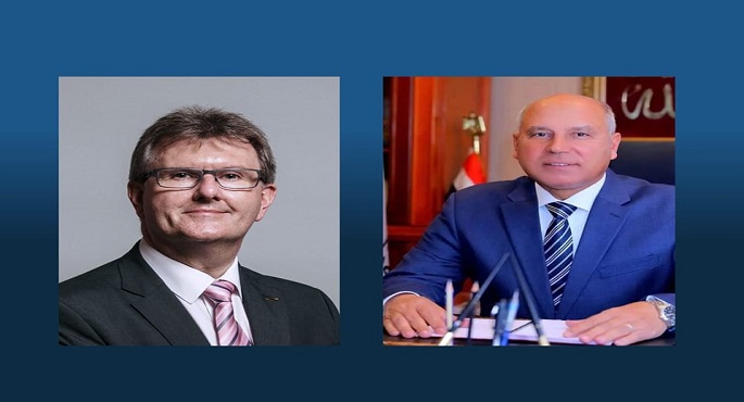 وزير النقل يلتقى مع ممثل رئيس الوزراء البريطانى للتجارة مع مصر