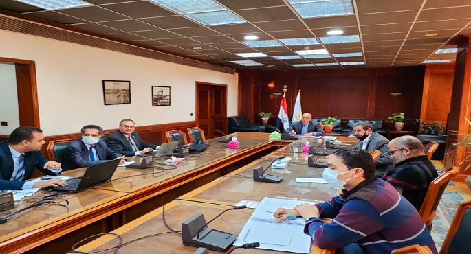 وزير الري يتابع موقف مشروعات حماية الشواطئ والتنسيق المشترك بين هيئة حماية الشواطئ ومعهد بحوث الشواطئ