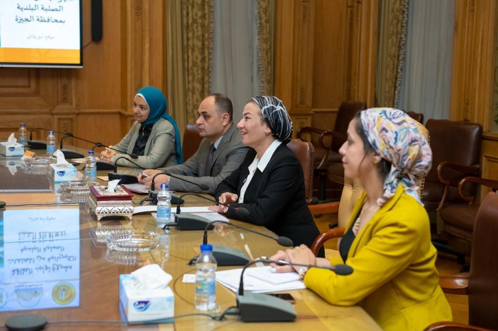 بالصور.. وزيرا الإنتاج الحربي والبيئة يناقشان موقف مشروع محطة تحويل المخلفات إلى طاقة كهربائية بأبو رواش