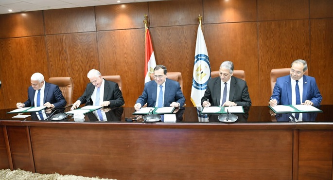 بالصور.. البترول: توقيع اتفاقيتين في مجال التنمية المجتمعية بجنوب سيناء ومطروح