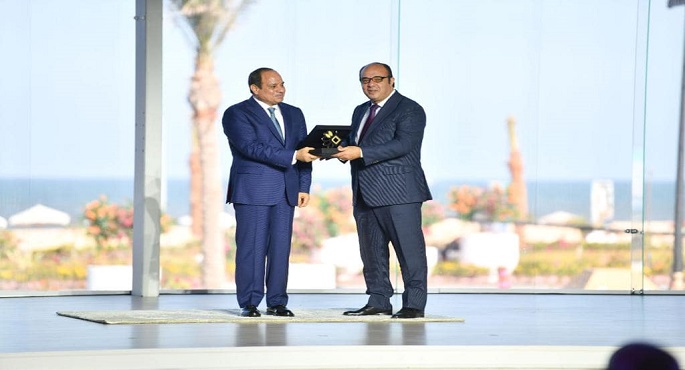 بالصور.. الرئيس السيسي يكرم عددا من النماذج المتميزة بمحافظة الدقهلية